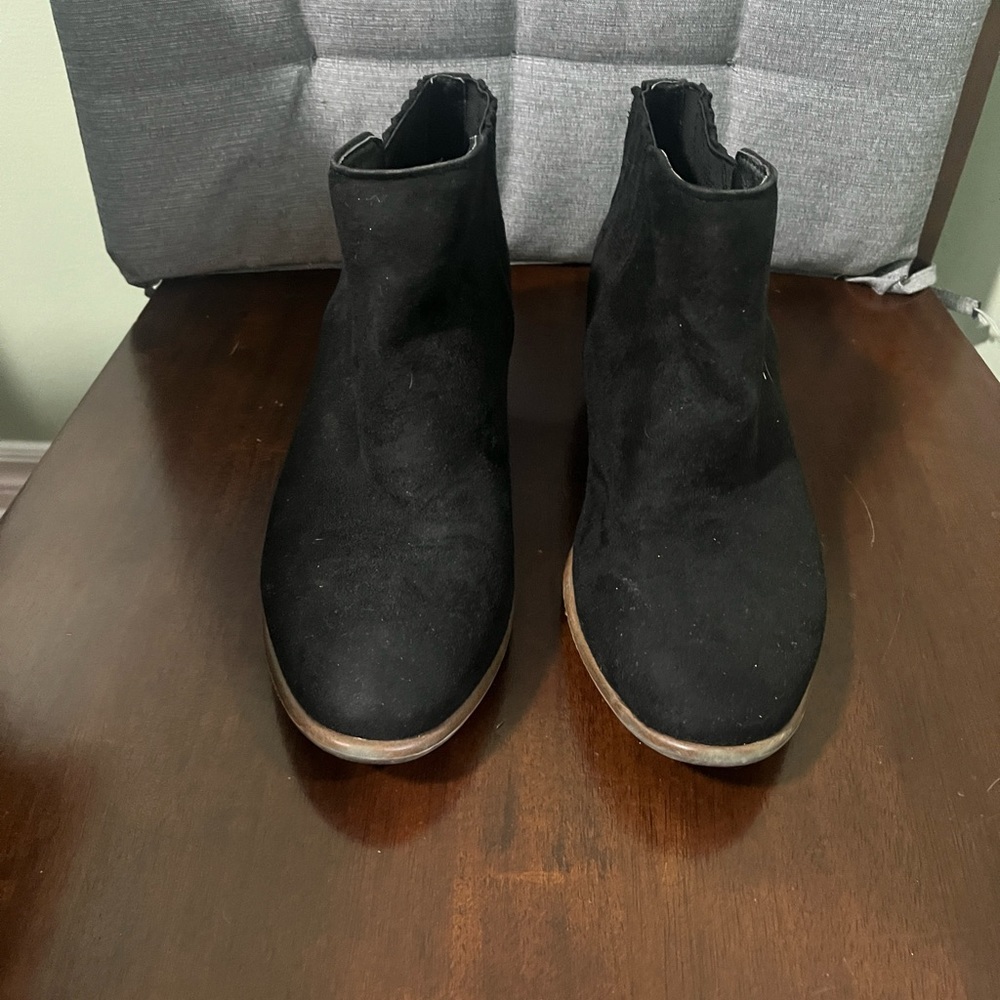 Size 8 Suede booties - Picture 2 of 6